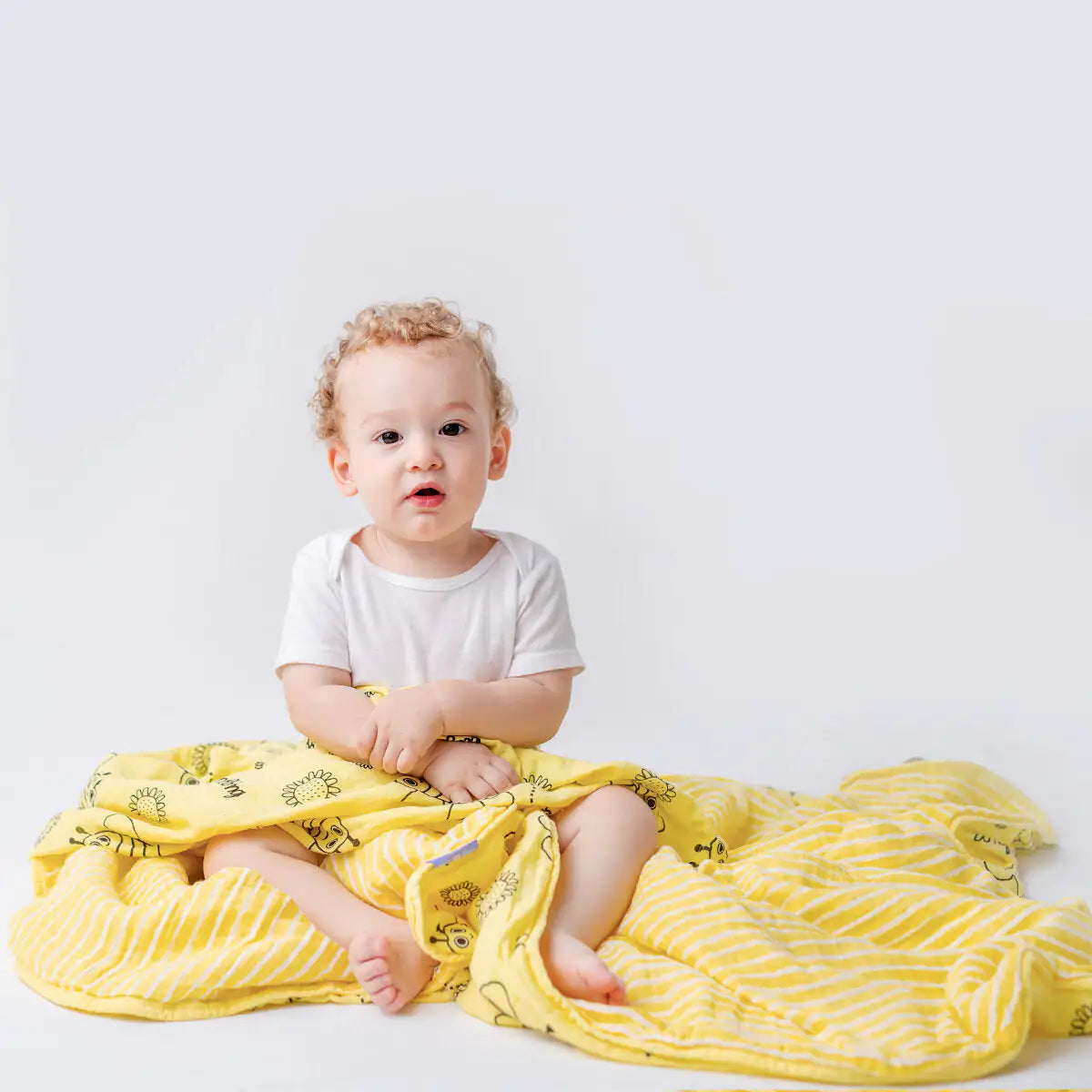 Milk&Moo Buzzy Bee Baby Muslin Fiber Filled Blanket