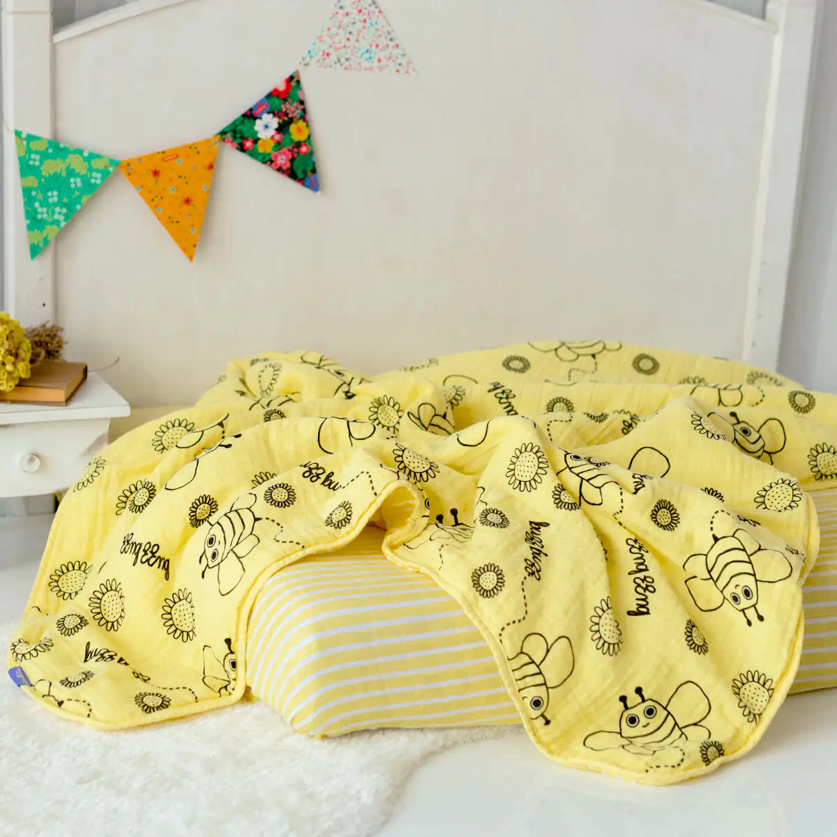 Milk&Moo Buzzy Bee Baby Muslin Fiber Filled Blanket